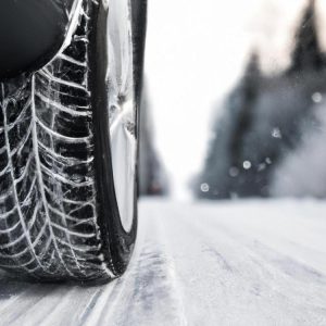 Hamowanie w zimie – uzbrój się do walki o przyczepność!